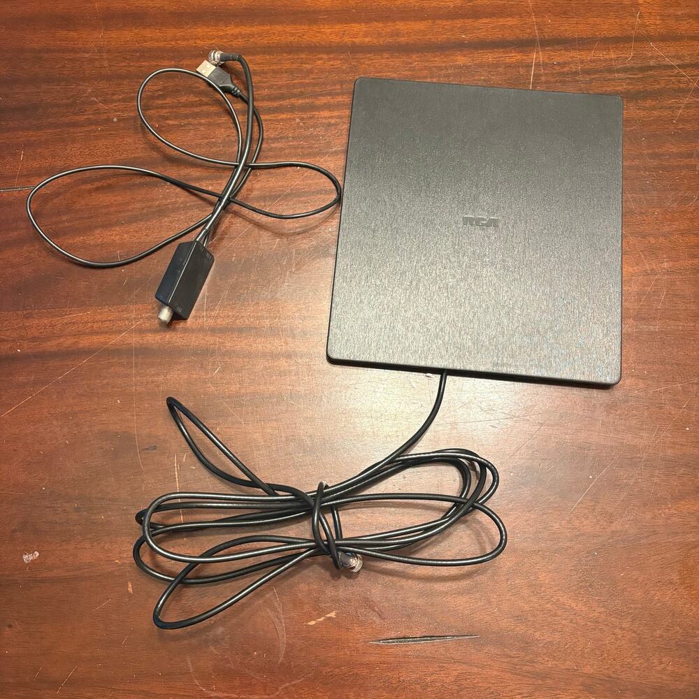 RCA Indoor Flat Amplified HDTV Antenna Black with Cable  Power Adapter preowned